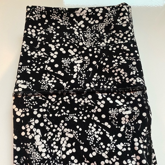 Lululemon leggings - Picture 1 of 3